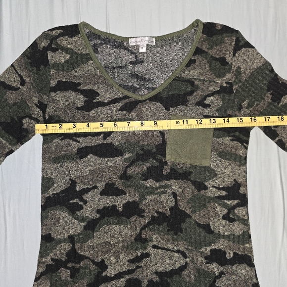 Moa Moa: Elbow Sleeve, Camo, V-Neck Sweater with Suede Chest Pocket, Med. - Picture 7 of 11